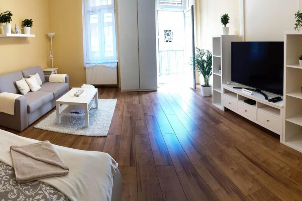 Corvin City Center Kisfaludy Apartman Apartment Budapest Bagian luar foto
